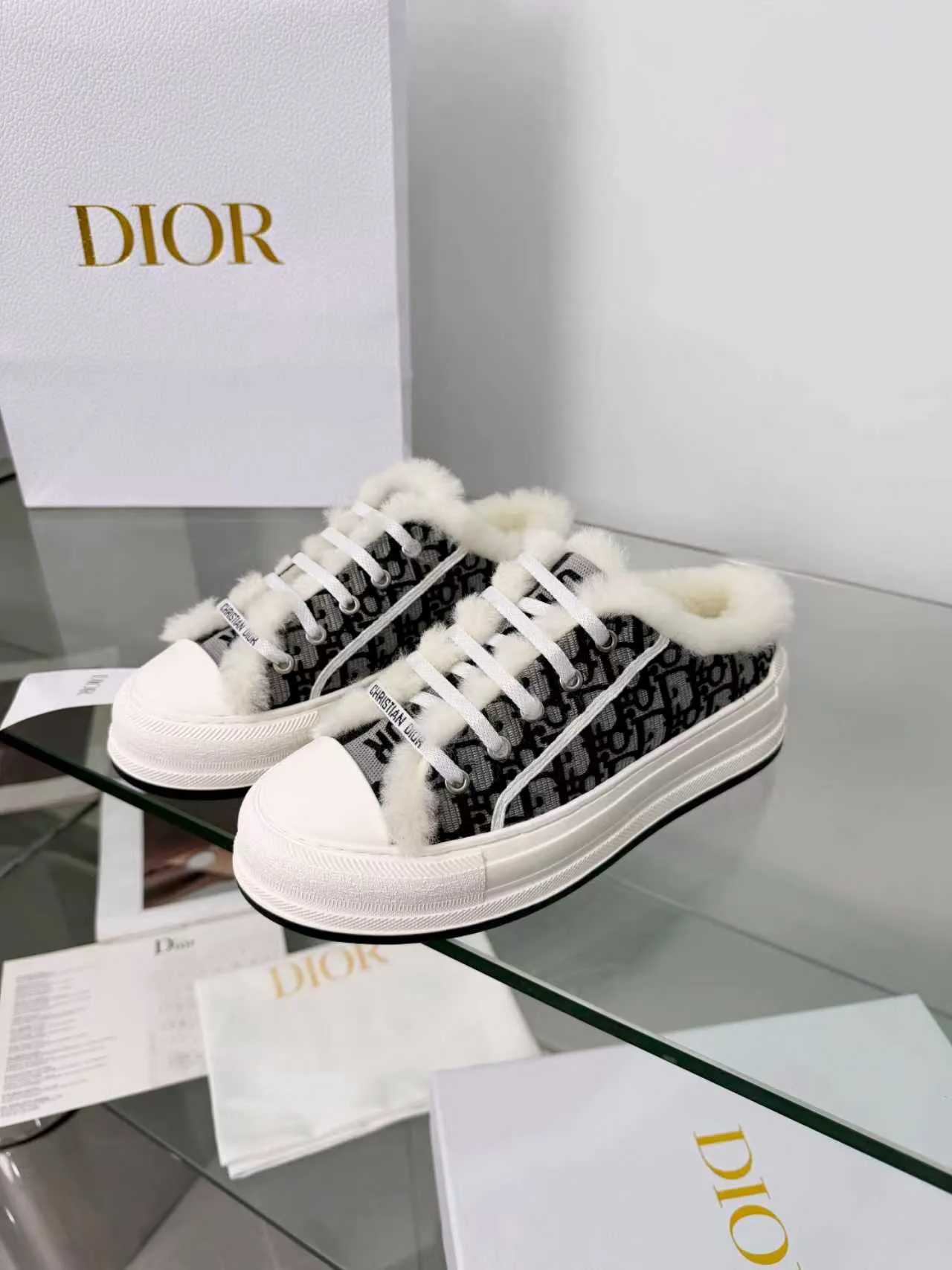 Men's men's shoes pP540! 𝐃𝐈𝐎𝐑 𝐖𝐚𝐥𝐤'𝐧 Dior Presbyopia Embroidery Wool Thick Sole Canvas Shoes Casual Sneakers (Half Flop) These Walk'n'Dior thick sole sneakers are a fashionable piece that elevates the collection. Oblique printed cotton embroidered upper with comfortable platform sole, tongue and Christian Dior Paris signature laces. Bottom thickness 4.5CM Size: Women's 35-41